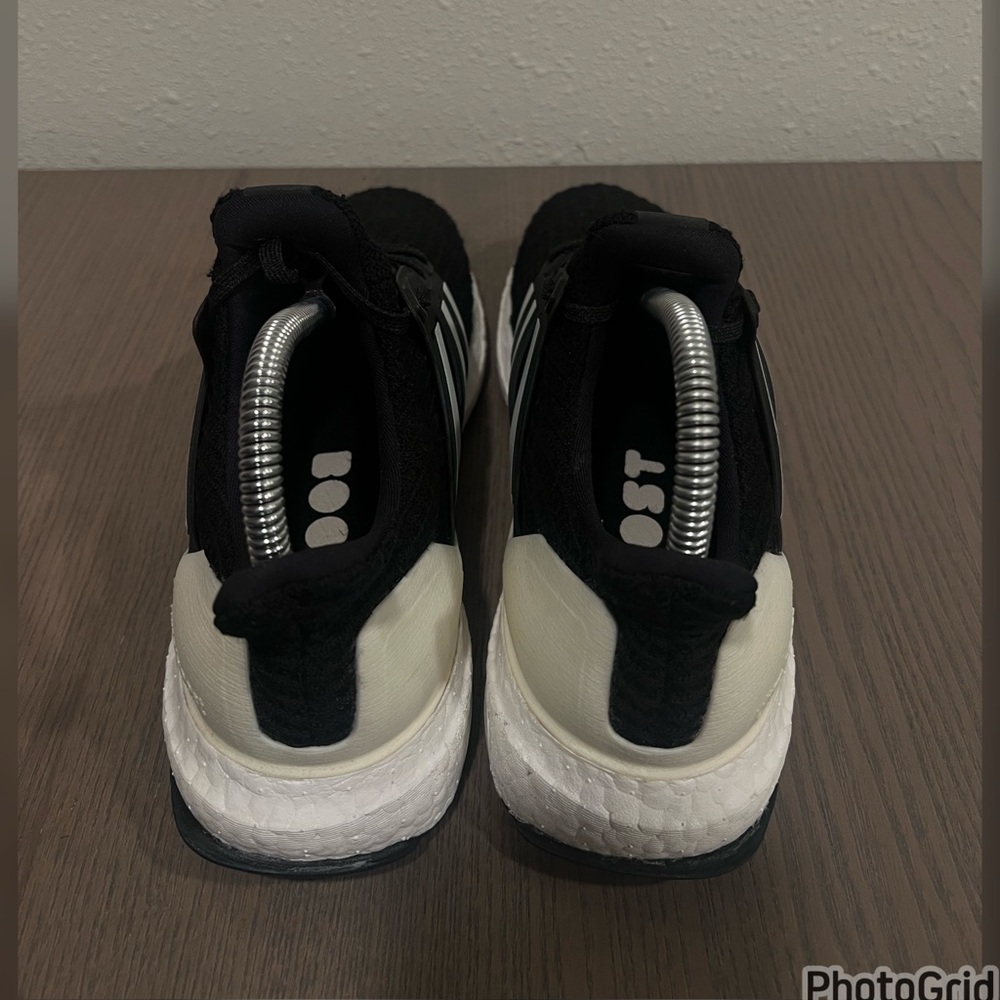 SIZE (5.5 YOUTH) ADIDAS ULTRA BOOST 4.0 - Picture 4 of 5